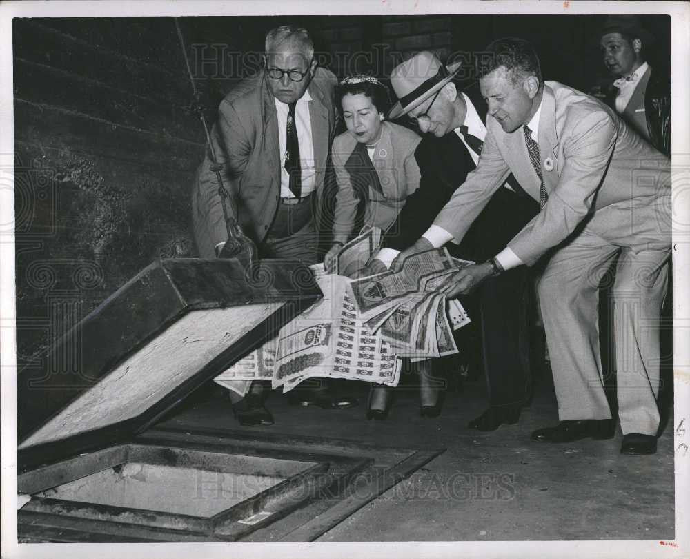 1966 Press Photo Eugene Van Antwerp bonds incinerator - Historic Images