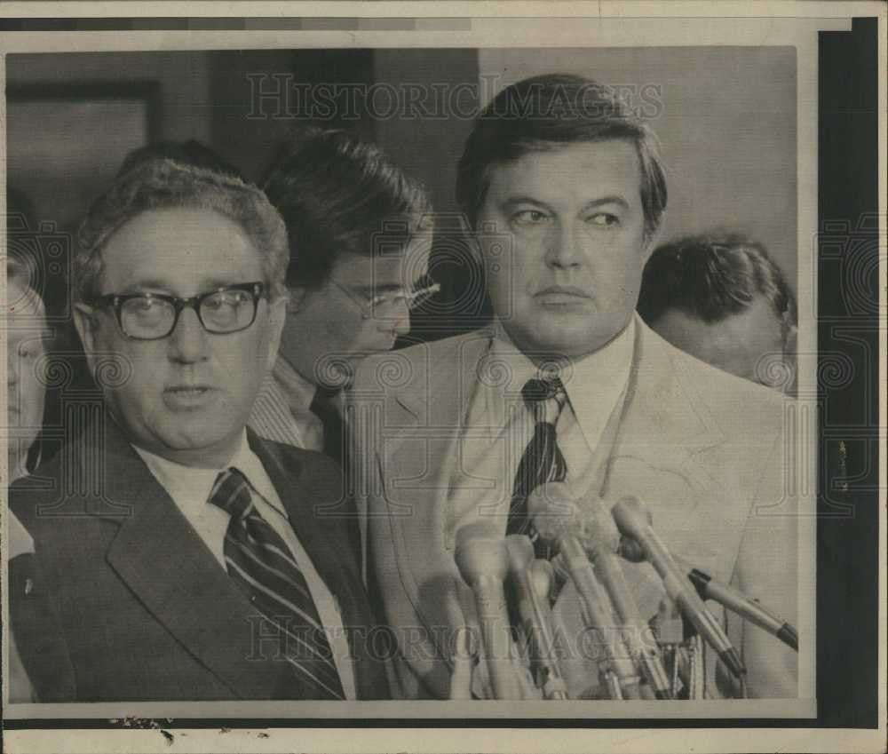 1975 Press Photo senator Frank Church Kissinger Henry - Historic Images