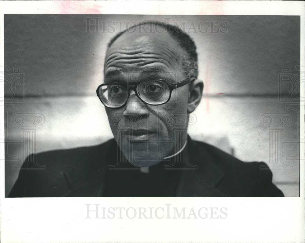 1981 Press Photo George Clements pastor Holy Angels - Historic Images