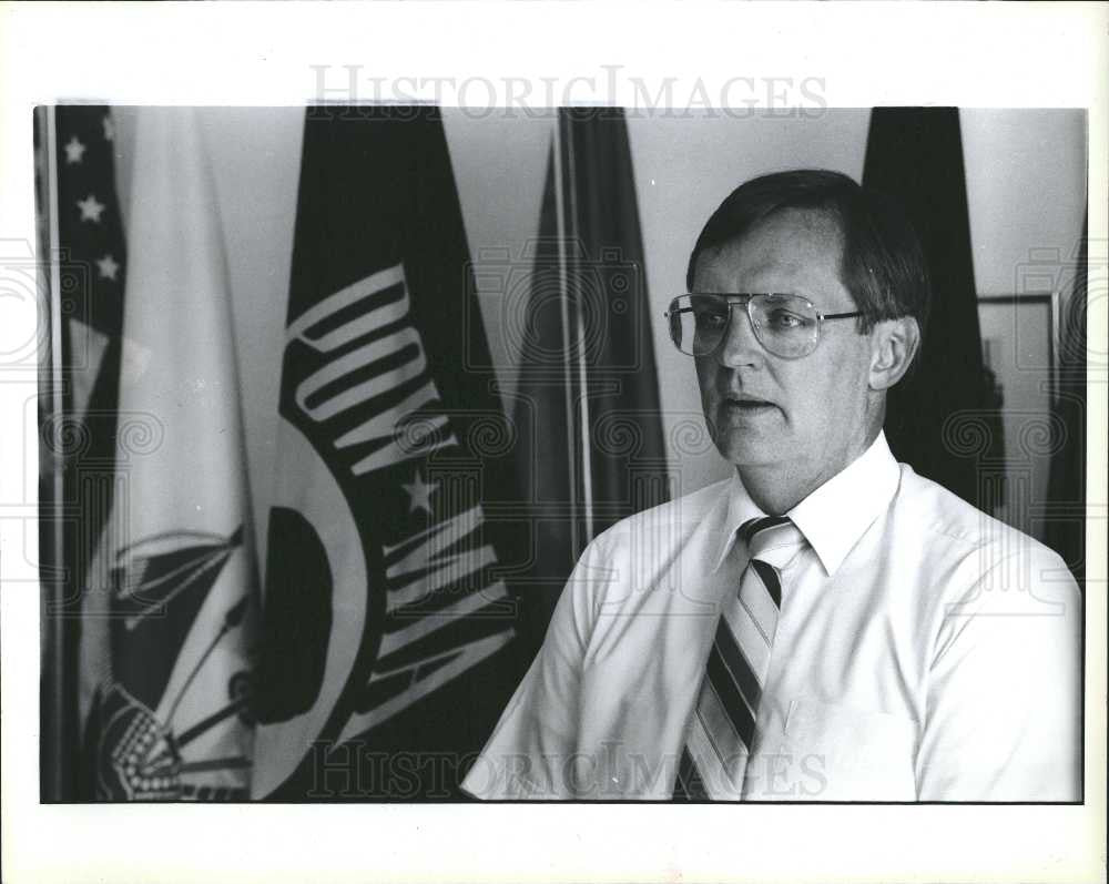 1990 Press Photo Dennis Cobler of VETS - Historic Images