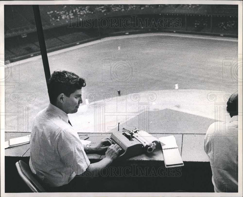 1966 Press Photo George Cantor sports reporter - Historic Images
