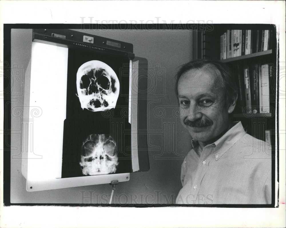 1990 Press Photo Norman Sauer anthropologist - Historic Images
