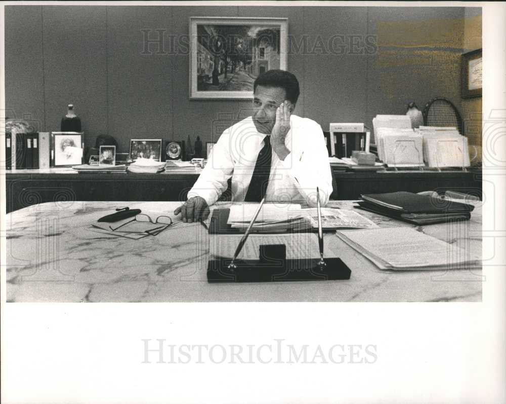 1990 Press Photo Joe cappy Chrysler VP - Historic Images