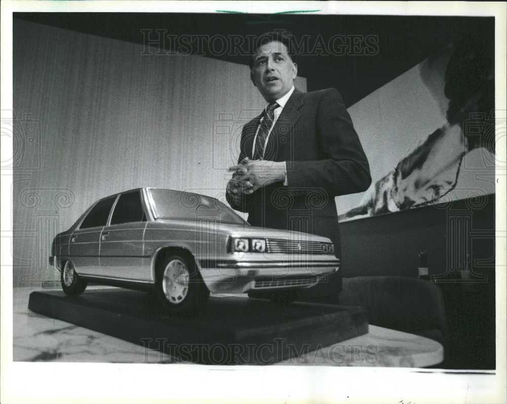 1980 Press Photo Joseph Cappy renault car CEO AMC - Historic Images