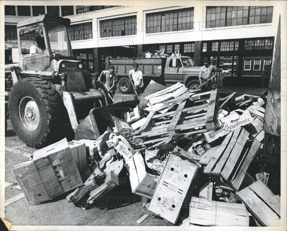 1971 Press Photo Garbage Strike, 1971 - Historic Images