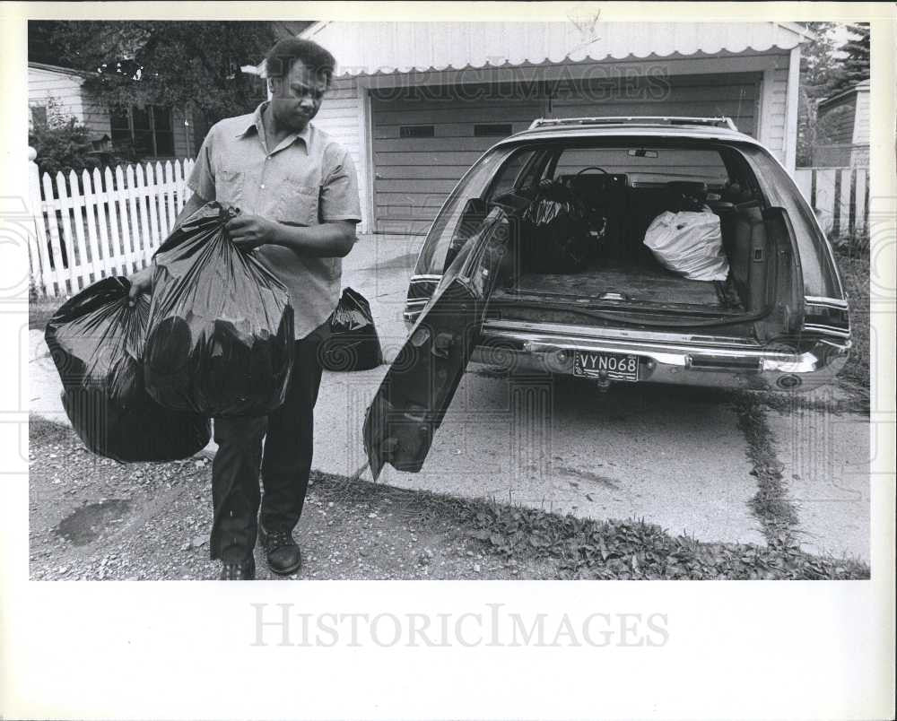 1977 Press Photo Myer Garbage - Historic Images