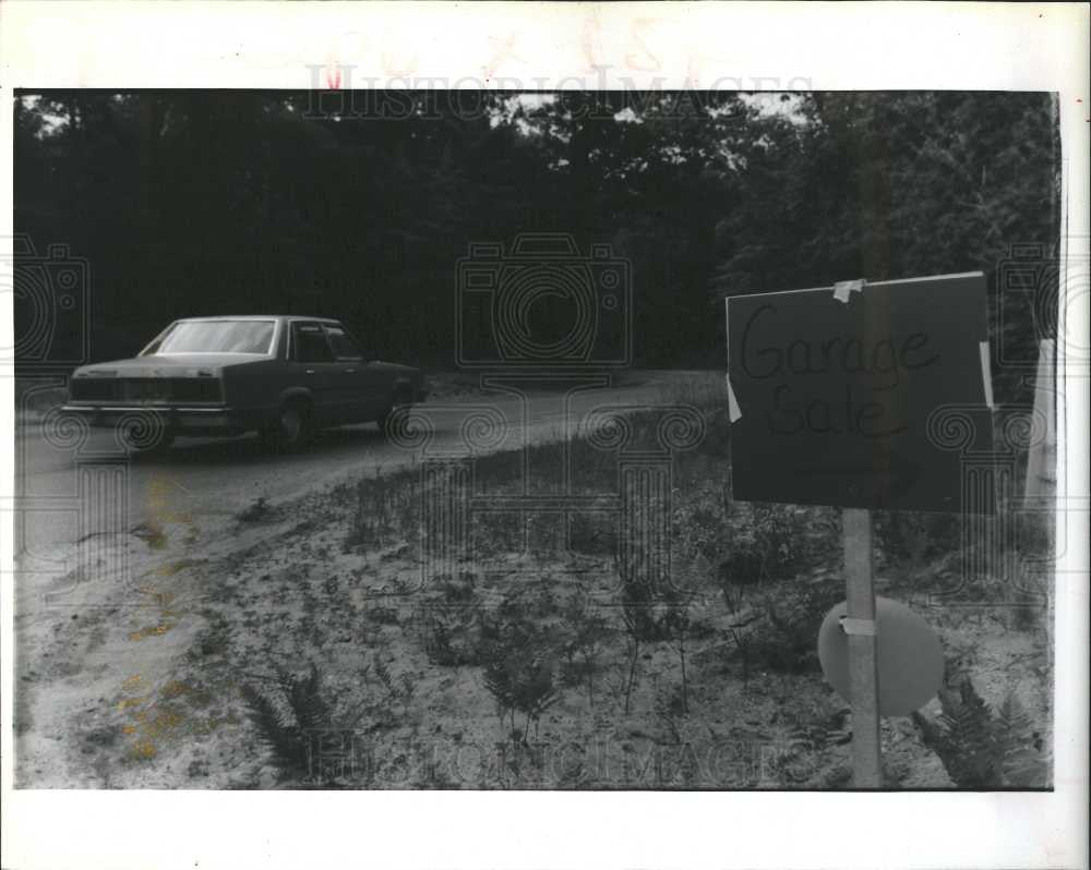 1991 Press Photo garage sales Traverse City - Historic Images