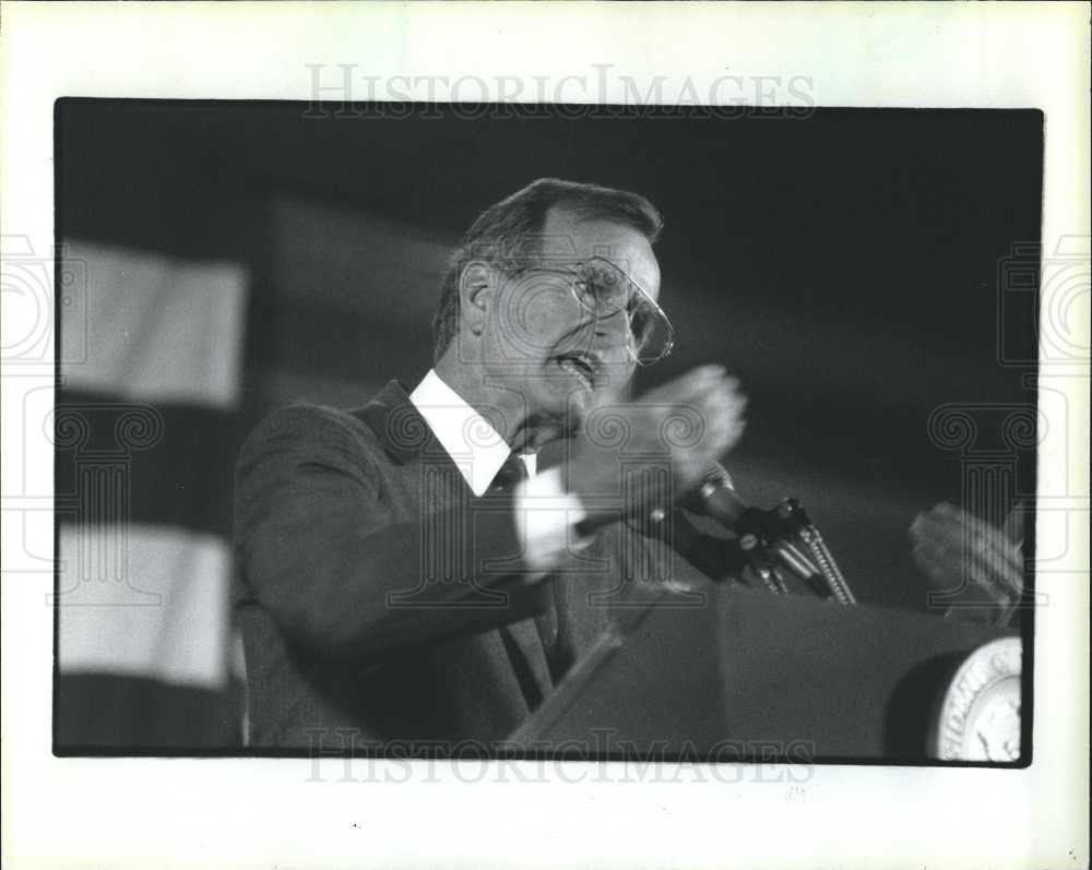 1988 Press Photo Vice-President George Bush McFarlane - Historic Images