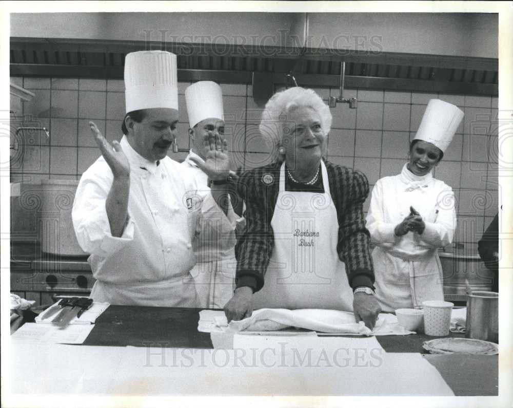 1992 Press Photo Barbara Bush wife President George - Historic Images