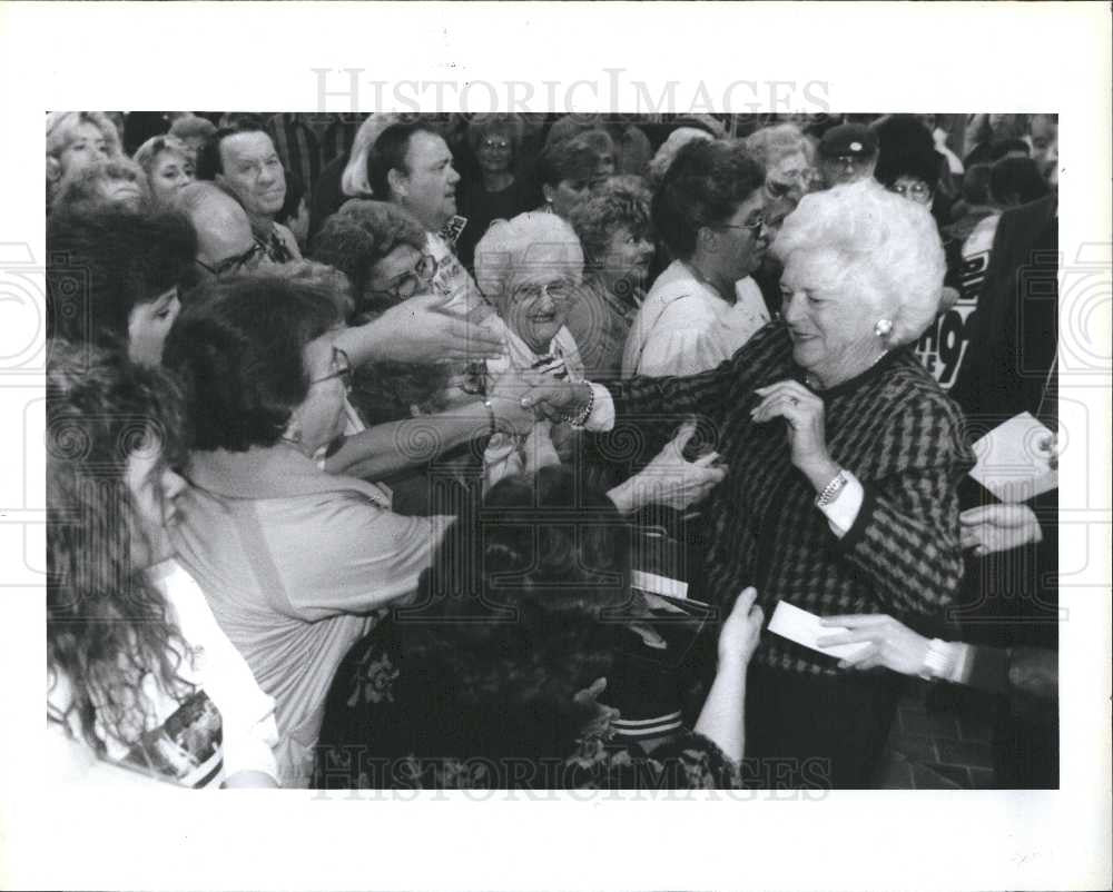 1992 Press Photo Barbara Bush wife President George - Historic Images