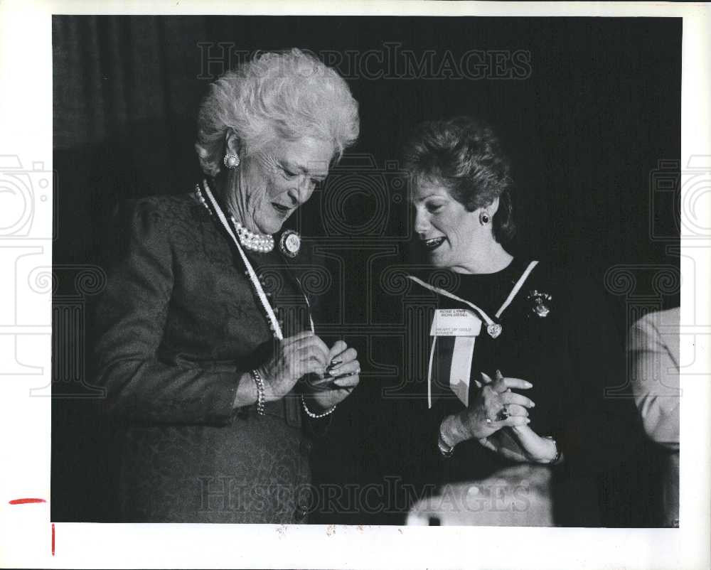 1991 Press Photo Barbara Bush wife President George - Historic Images