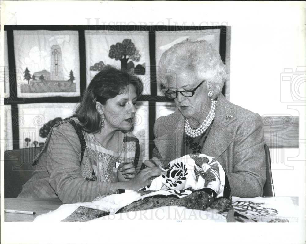 1992 Press Photo Barbara Bush wife President George - Historic Images