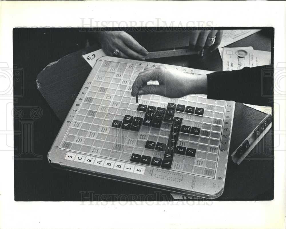1988 Press Photo Scrabble Game - Historic Images