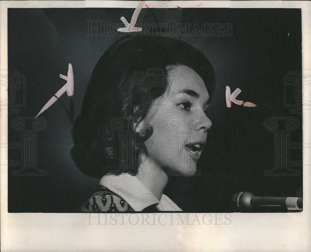 1972 Press Photo Julie Nixon Eisenhower nurses - Historic Images