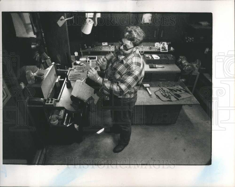 1989 Press Photo Carpenter - Historic Images
