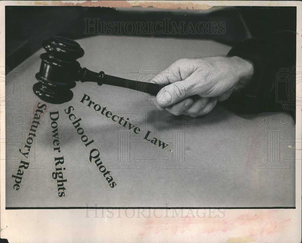 1972 Press Photo ERA Equal Rights Amendment 1972 - Historic Images