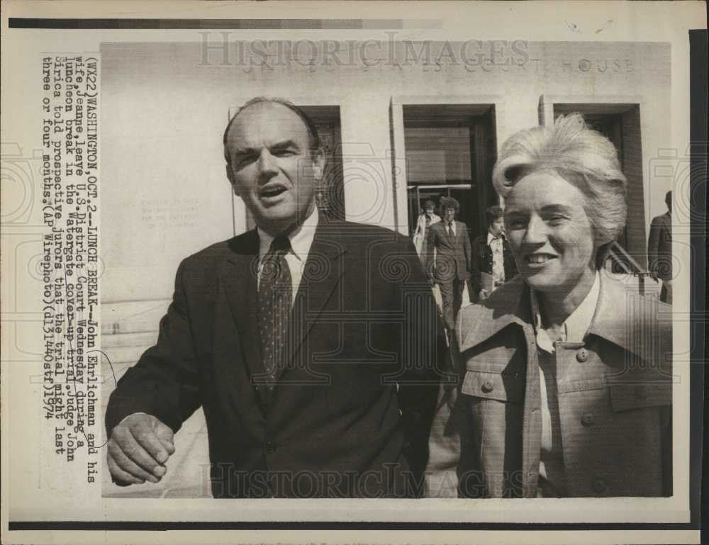1974 Press Photo John Ehrlichman Jeanne Watergate trial - Historic Images