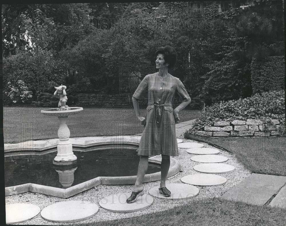 1968 Press Photo Gunnel Ehrling Trombley Road garden - Historic Images