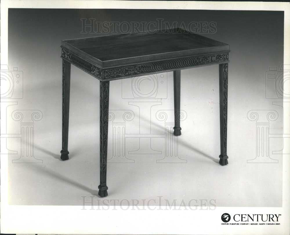 1989 Press Photo China Table Colonial furniture - Historic Images