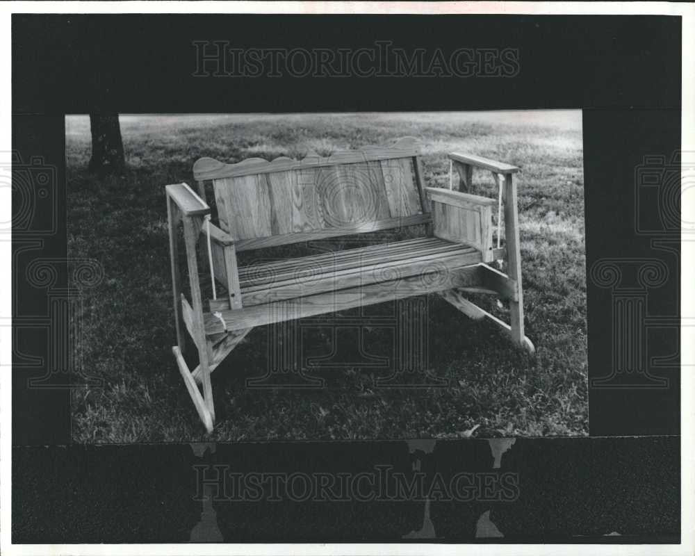1982 Press Photo Bench - Historic Images