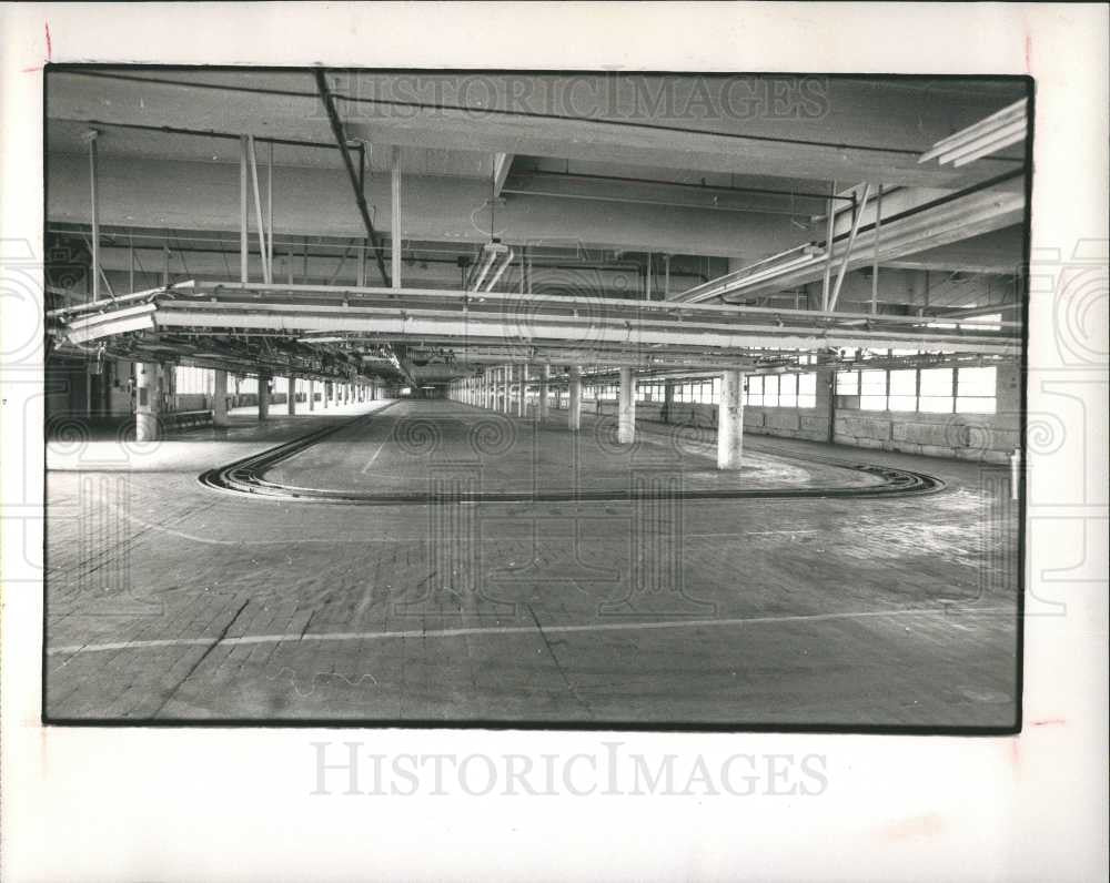 1988 Press Photo General Motors Fleetwood Plant - Historic Images