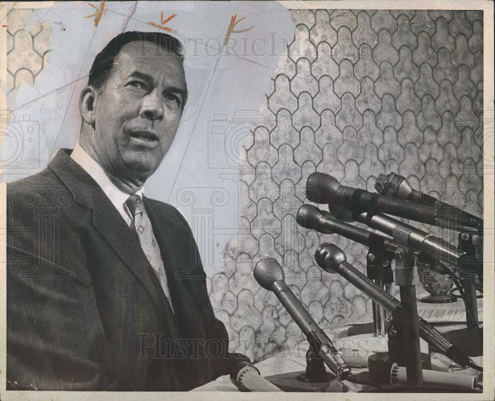 1971 Press Photo Edward Cole General Motors - Historic Images
