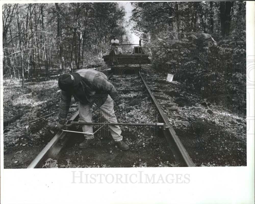 1992 Press Photo Track foreman Ron Crawford - Historic Images