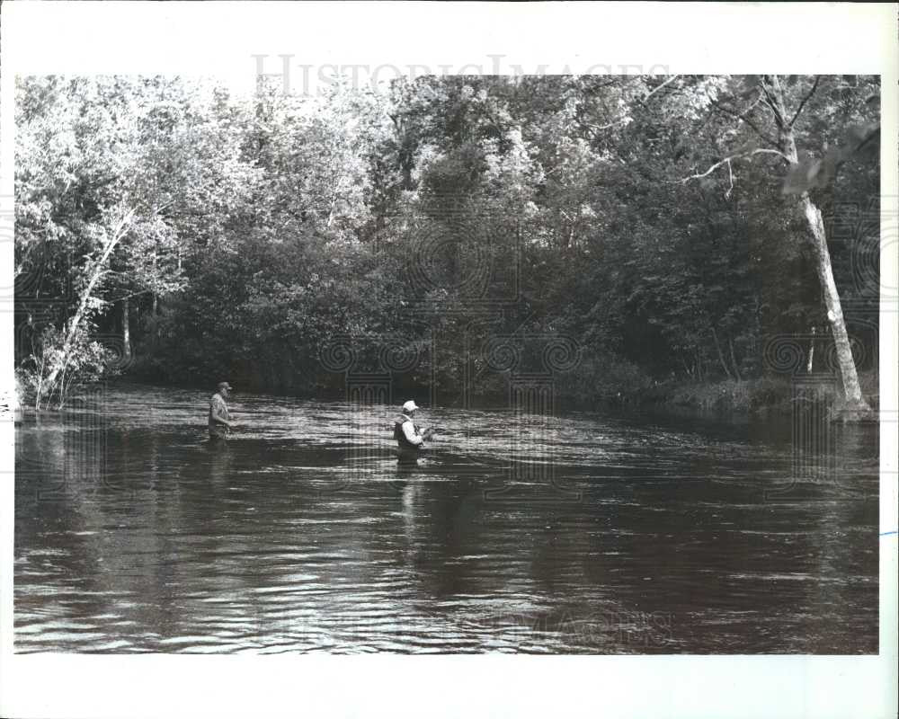 1993 Press Photo Fishing Fish Spearing Netting Angling - Historic Images