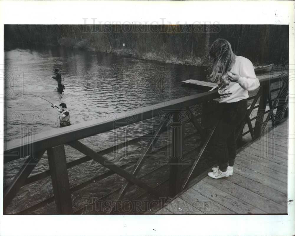 1991 Press Photo Dawn Keyandwy fishes trout Huron - Historic Images