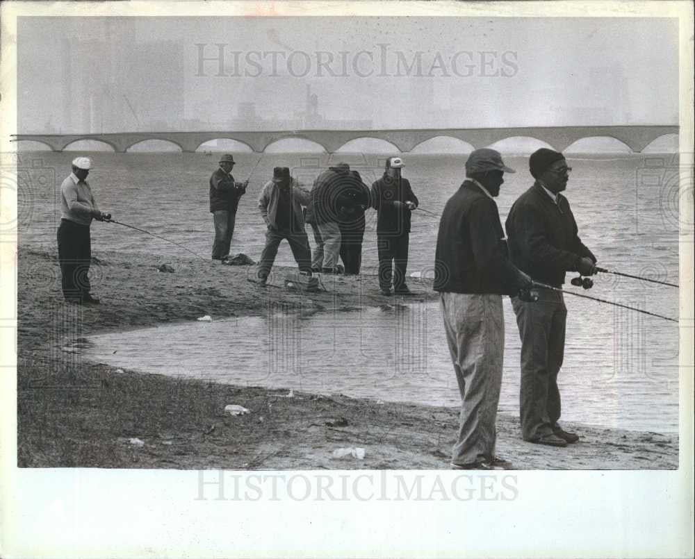 1976 Press Photo Isle bridge Detroit River - Historic Images