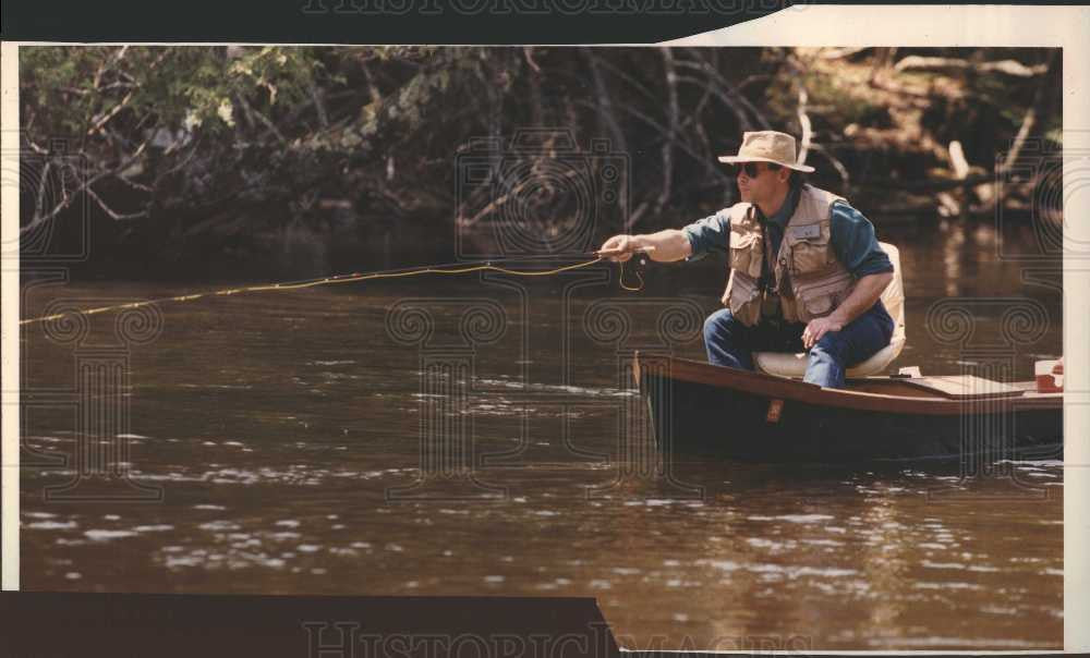 1989 Press Photo Perk Perkins Manchester Fishing - Historic Images