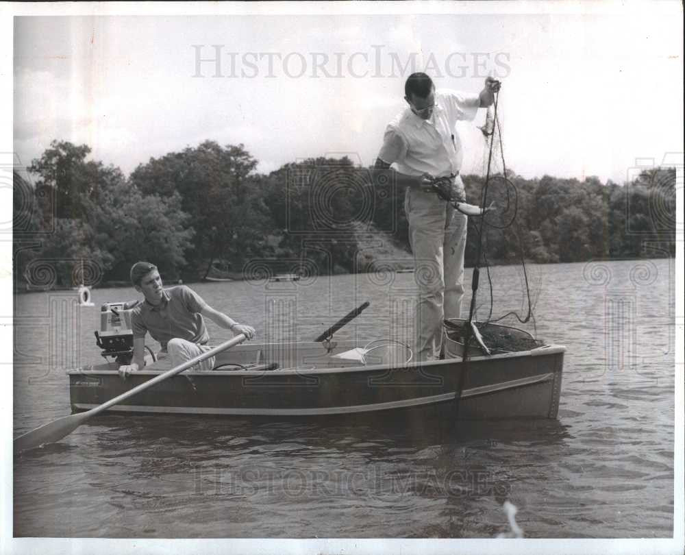 1961 Press Photo Fisheries Research James Earp - Historic Images