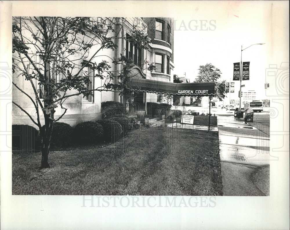 1988 Press Photo Garden court Apartments Stroh's river - Historic Images