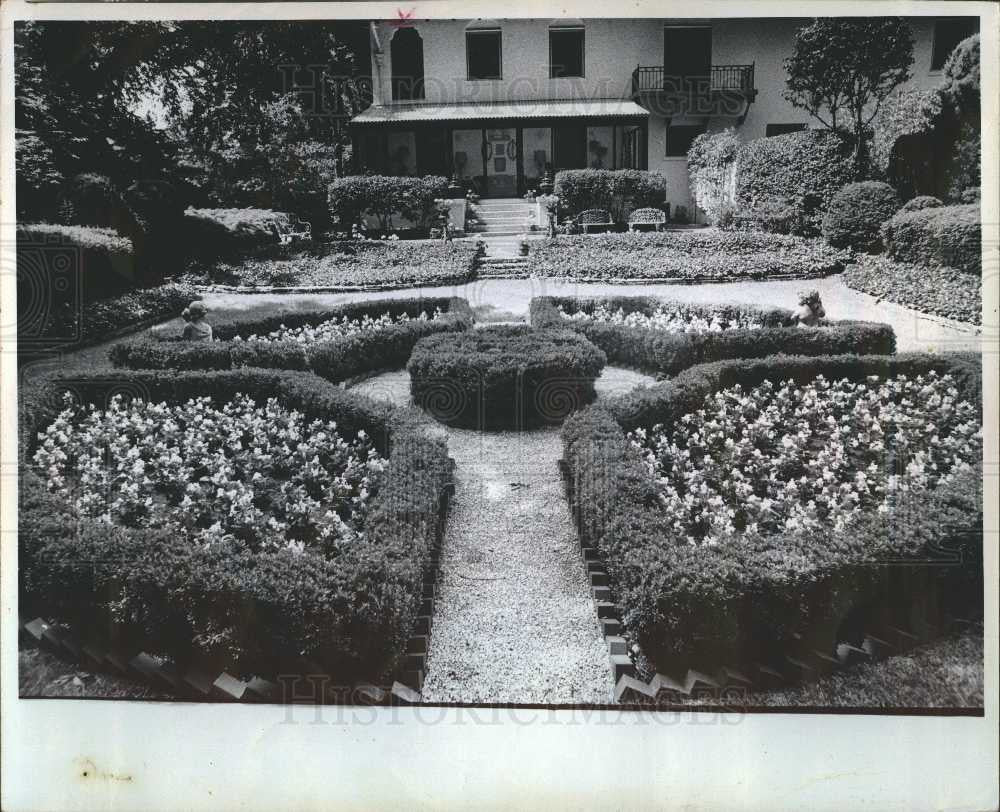 1975 Press Photo gardeners gardens design plants - Historic Images