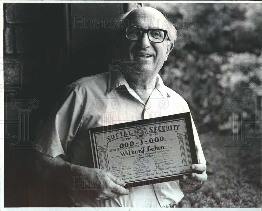 1987 Press Photo Wilber J. Cohen - Historic Images