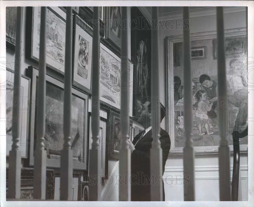 1962 Press Photo Lawrence Fleishman home paintings - Historic Images