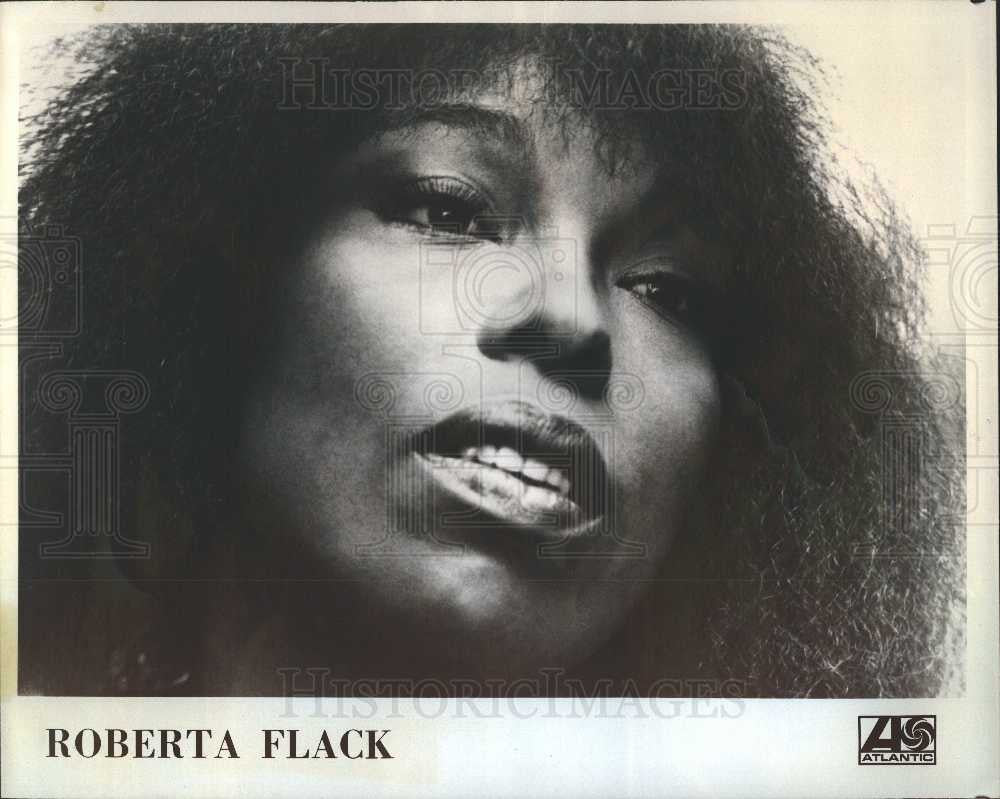 Press Photo Roberta Flack American singer musician - Historic Images