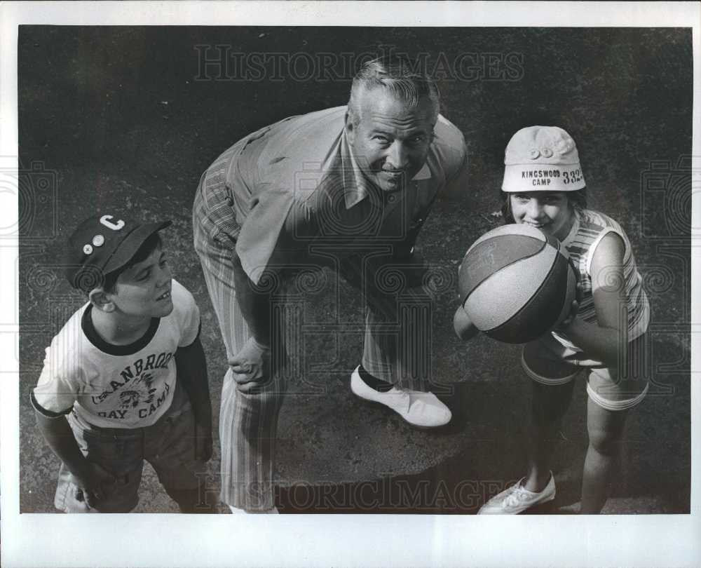 Press Photo Bill Flemming ABC Sports Children - Historic Images