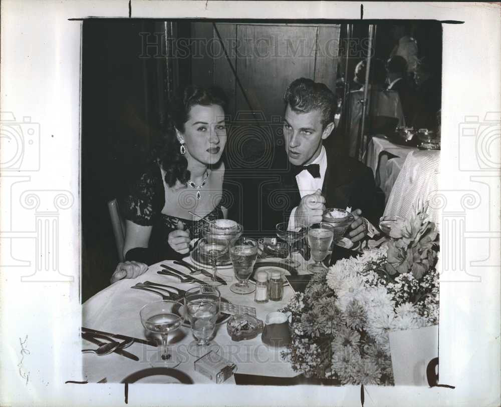 1947 Press Photo rhonda fleming tom lane - Historic Images