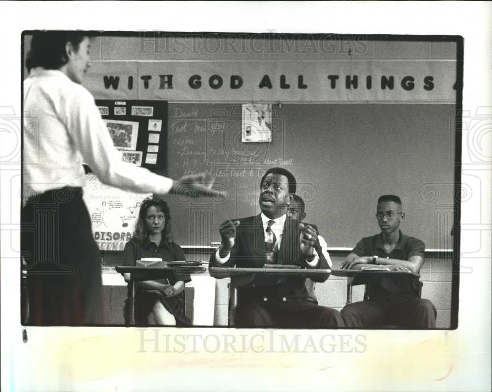 1991 Press Photo Eddie Edwards defends mock trial - Historic Images
