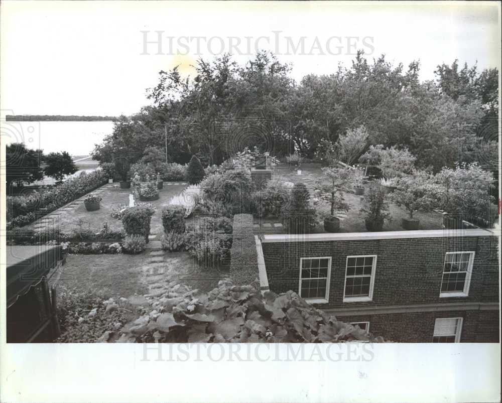 1979 Press Photo Leonard Reume roof garden landscape - Historic Images