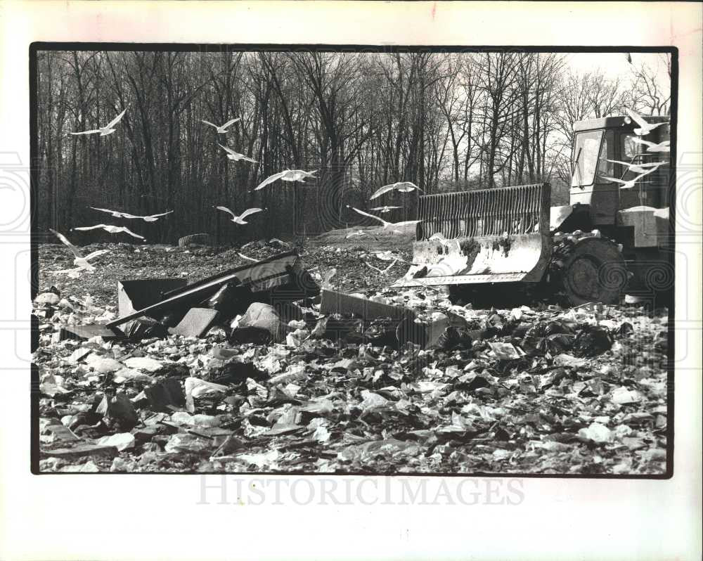 1990 Press Photo Garbage Crisis Ann Arbor Landfill - Historic Images
