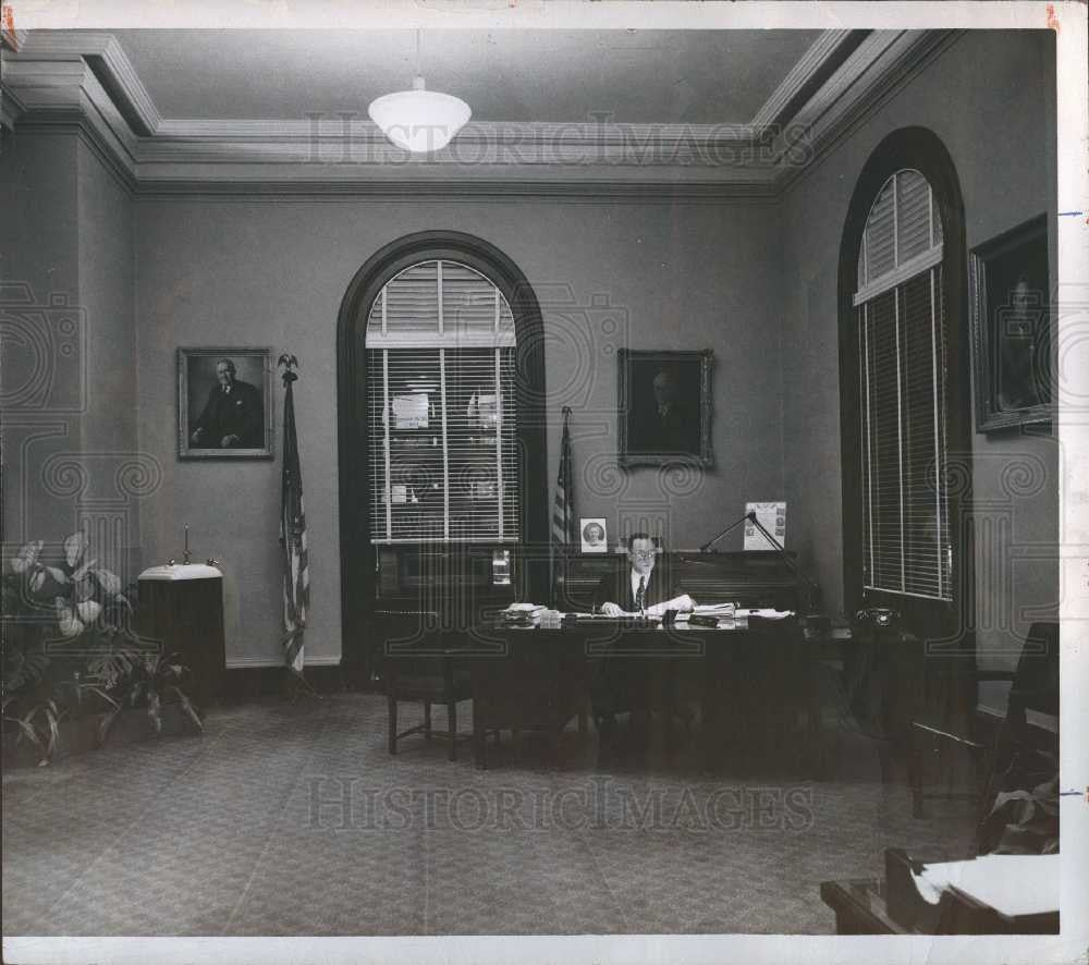 1951 Press Photo Albert Cobo Detroit mayor office - Historic Images