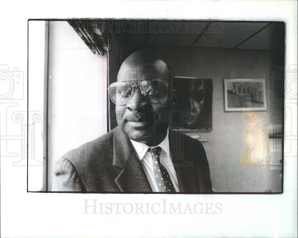 1990 Press Photo Virgil Cobb Chairman Owner Cinda Corp - Historic Images
