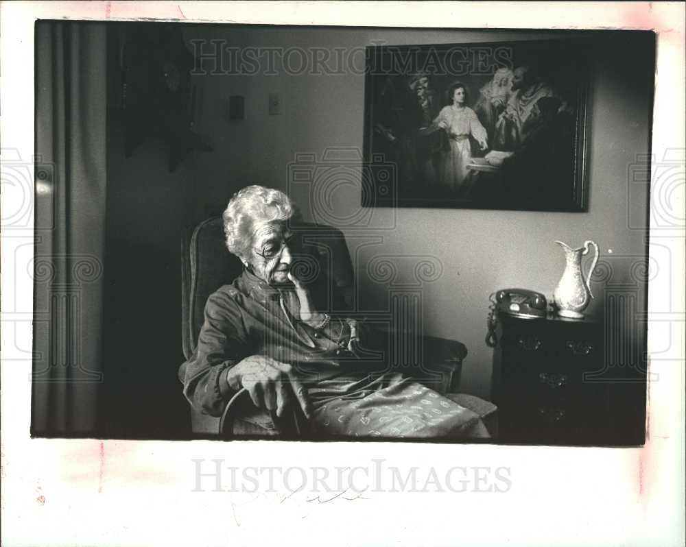 1987 Press Photo Eva Normandy  At 92 oldest retiree - Historic Images