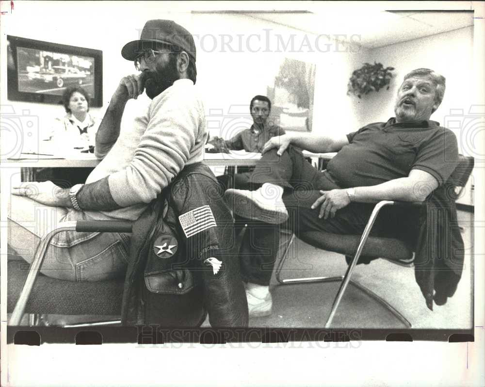 1987 Press Photo Robert Jackson Carl Johnson UAW GM - Historic Images