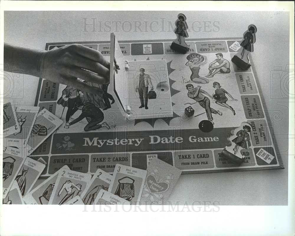 1986 Press Photo Mysterty Date board game Milton Bradle - Historic Images