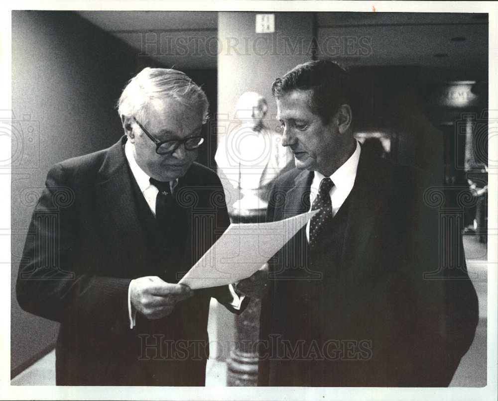 1983 Press Photo Bushnell Lawyer Michigan - Historic Images