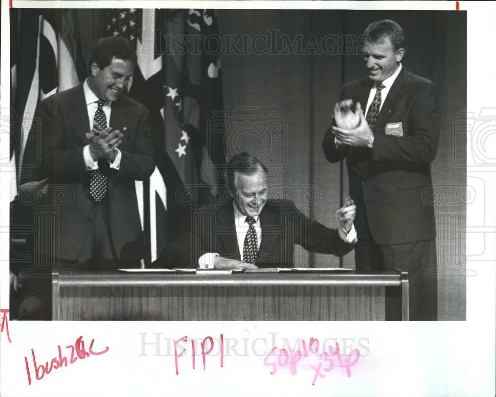 1992 Press Photo George Bush President United States - Historic Images