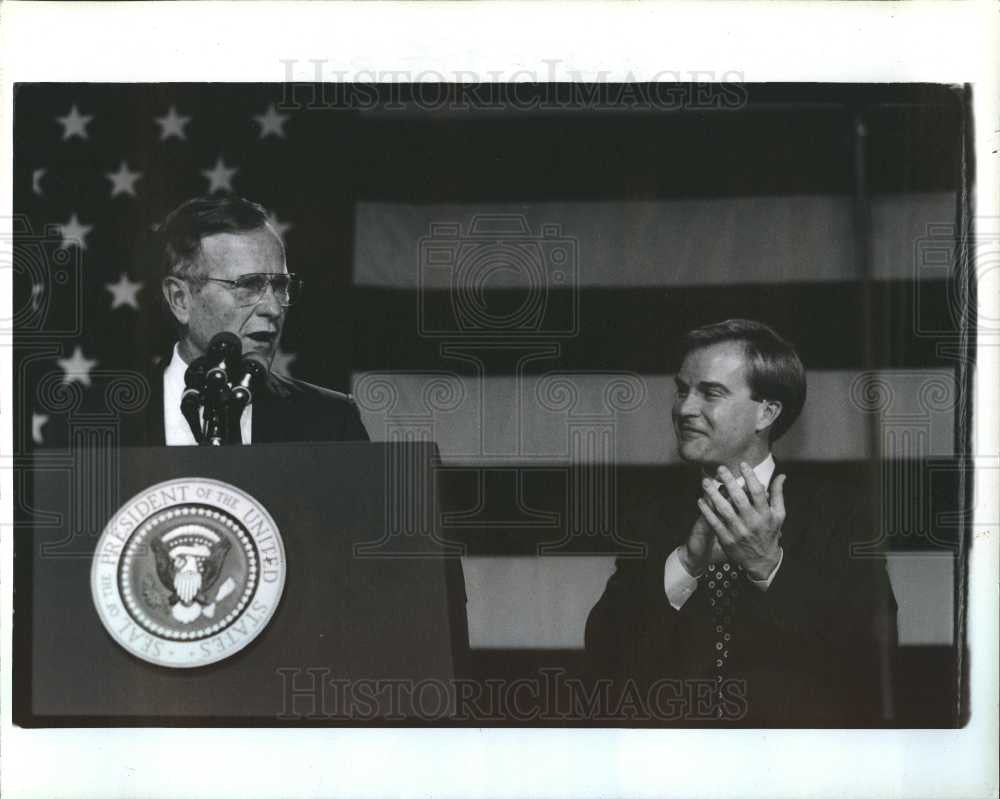 1990 Press Photo BILL SCHUATE, PRESIDENT GEORGE BUSH - Historic Images